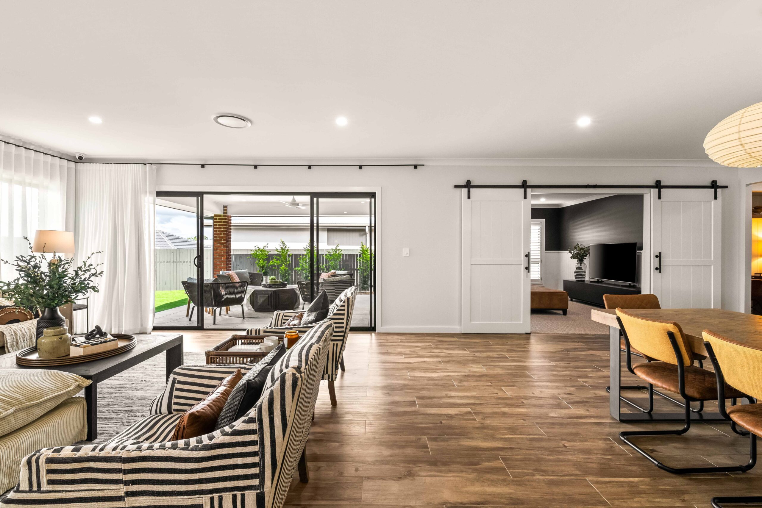 Hh Display Spring Mountain Magenta 33 Living Room And Open Area