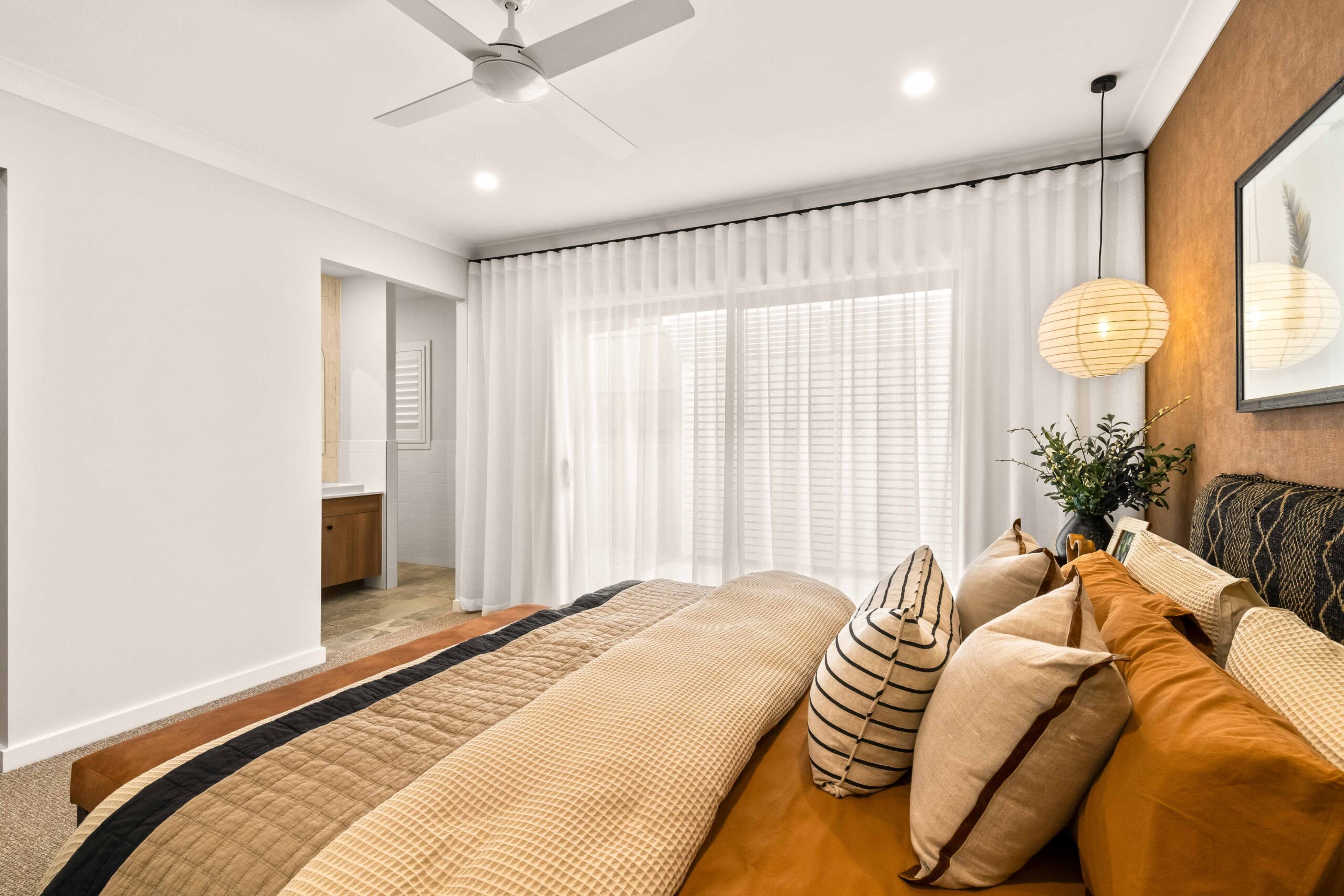 Hh Display Spring Mountain Magenta 33 Master Bedroom With Ensuite